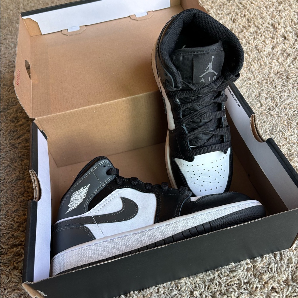 Air Jordan 1 Mid - Big Boys Sz 3.5Y